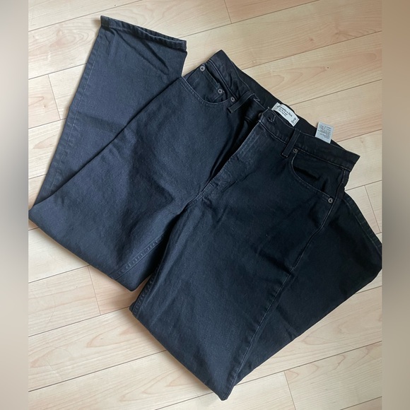 Abercrombie & Fitch The 90's Straight Ultra High Rise Size 28 Black - Picture 1 of 7